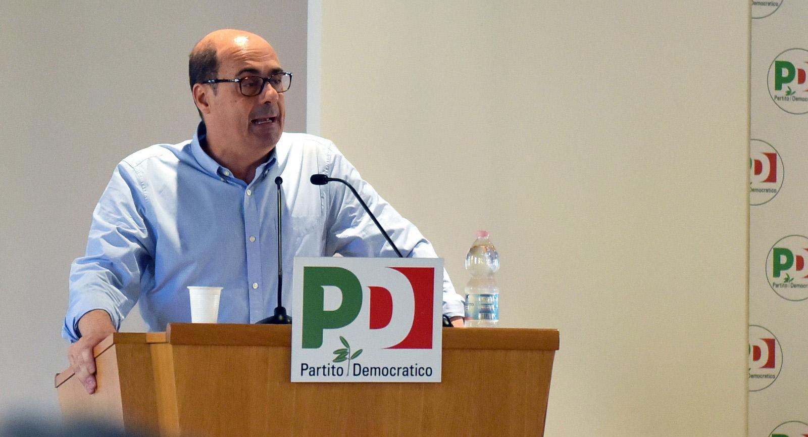 di Alessandro Campi
Ma conviene al Partito democratico protrarre l’esperienza di questo governo sino ad affondare con esso nel caso di una sua caduta anticipata e repentina? Prima di rispondere a questa domanda, facciamo un passo indietro. E ricordiamo le ragioni che, tra infiniti dubbi, hanno portato alla nascita dell’esecutivo giallo-rosso.
La prima è stata definita un’autentica “emergenza democratica”: bisognava fermare con tutti i mezzi (quelli previsti dalla Costituzione) l’ascesa elettorale di Salvini. La sua richiesta di “pieni poteri” rivolta agli italiani in vista del voto anticipato è parsa l’annuncio di un regime assolutistico,