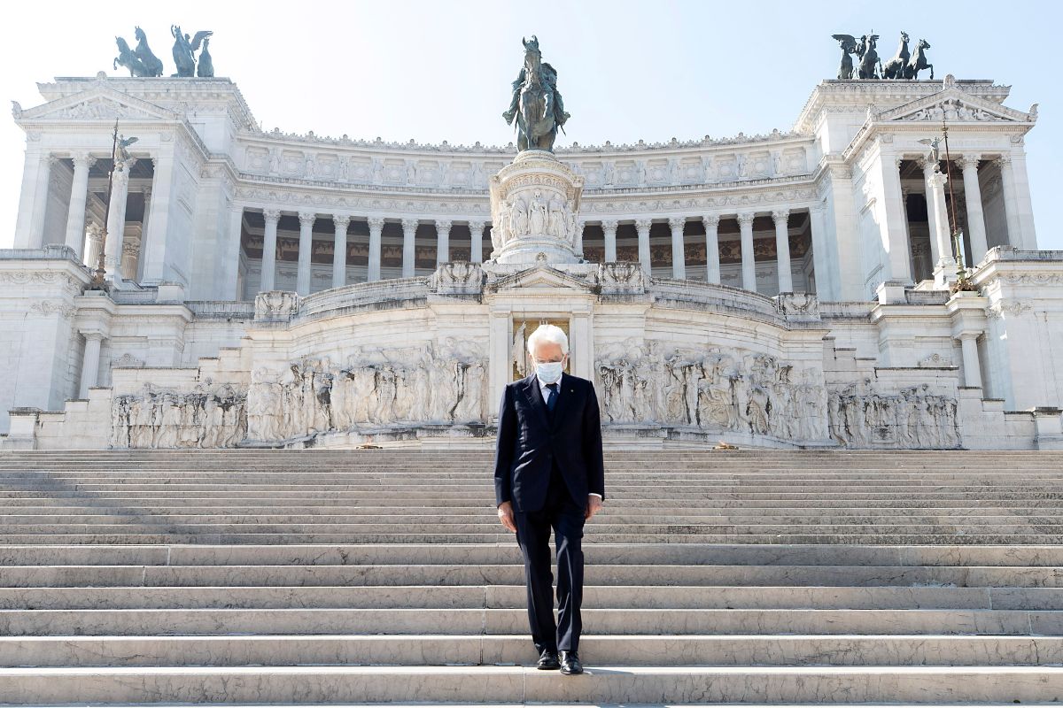 di Alessandro Campi

Rinascimento, Risorgimento: la luce della ragione dopo l’oscurantismo dogmatico, l’indipendenza nazionale dopo l’oppressione straniera.
Resistenza, Ripartenza: la libertà collettiva dopo la tirannia ideologica, il ritorno del benessere dopo le rovine e la crisi.
Sono non solo assonanze linguistiche e storico-ideali, ma speranze fondate su un pensiero semplice: da qualunque abisso, purché lo si voglia tenacemente, si può sempre risorgere, individualmente e collettivamente, come più volte ha fatto l’Italia nella sua storia antica e recente.