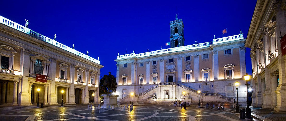 di Alessandro Campi
Roma, capitale d’Italia e città universale, è una grande questione nazionale: la sua crisi (politica, economica, sociale) non può dunque che riflettere quella di un intero Stato. Per parafrasare un celebre e polemico slogan, “capitale malridotta, nazione inetta”.
Il dibattito avviato dieci giorni fa dal ‘Messaggero’, relativo al profilo – necessariamente alto e autorevole – che dovrà avere il prossimo inquilino del Campidoglio, ha avuto il grande merito di richiamare i partiti (a partire dai loro leader),