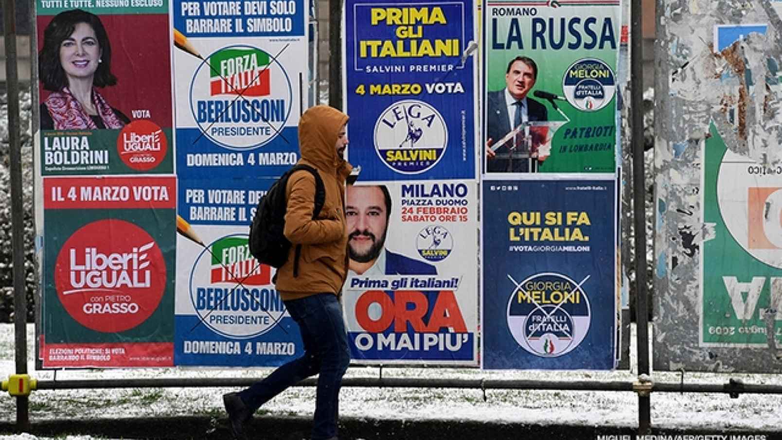 di Alessandro Campi
Può una verità mille volte ripetuta e ampiamente condivisa rivelarsi, se non una falsità vera e propria, una verità parziale o di comodo? Prendiamo ad esempio il ritornello secondo il quale nelle democrazie contemporanee, dominate dalla comunicazione istantanea e dal ruolo decisivo in esse rivestito dai politici-demagoghi che seducono le folle con le loro promesse mirabolanti, i partiti politici siano destinati a sopravvivere solo in una forma organizzativamente leggera e programmaticamente fluida.