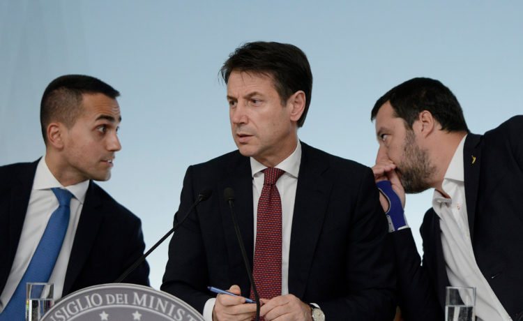 Salvini-Di Maio: l’annuncio infinito di una crisi che ancora non c’è