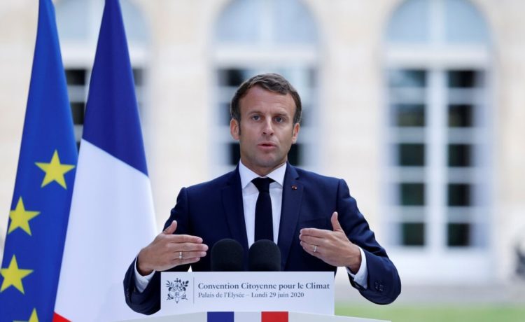 La svolta pragmatica (e destrorsa) di Macron: le ragioni e gli obiettivi